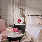 Plaza Athenee - Dorchester Collection Szálloda Párizs
