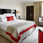 Plaza Athenee - Dorchester Collection