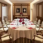 Plaza Athenee - Dorchester Collection Párizs
