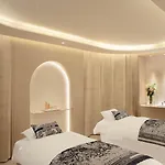 Plaza Athenee - Dorchester Collection Szálloda Párizs