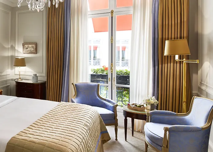 Plaza Athenee - Dorchester Collection