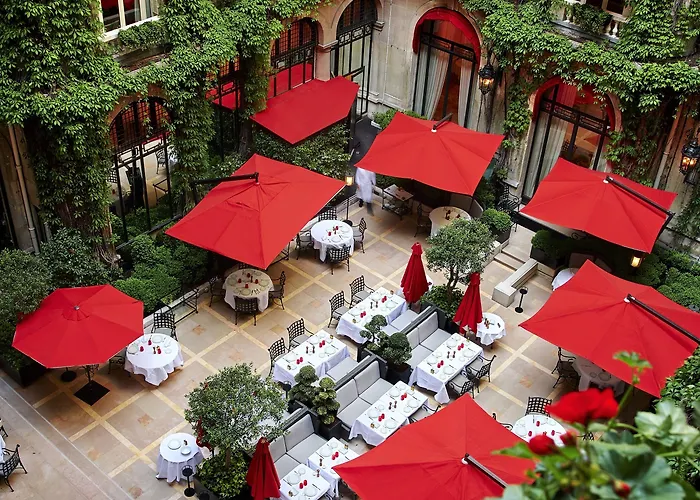 Plaza Athenee - Dorchester Collection 5* Paříž