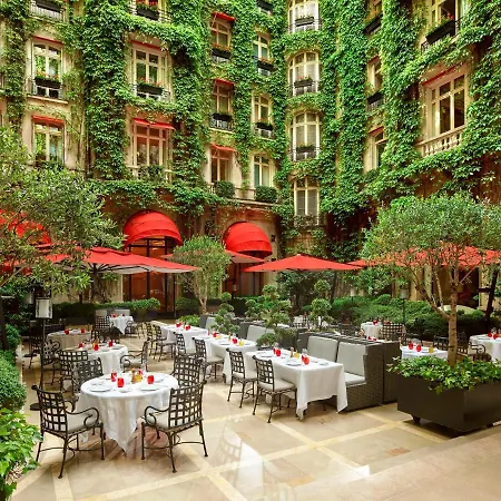 Plaza Athénée - Dorchester Collection Hotel Paris
