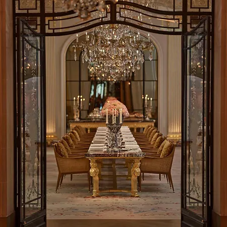 Plaza Athénée - Dorchester Collection