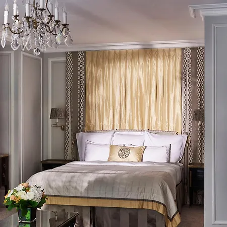 Plaza Athénée - Dorchester Collection Hotel Paris