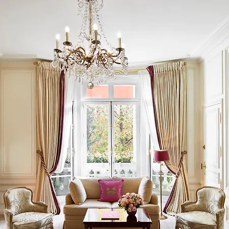 Plaza Athénée - Dorchester Collection París