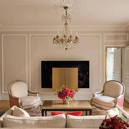 Plaza Athénée - Dorchester Collection