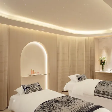 Plaza Athénée - Dorchester Collection Hotel Paris