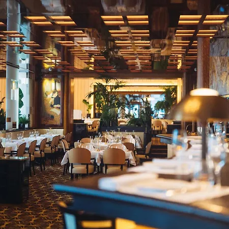 Plaza Athénée - Dorchester Collection Hotel