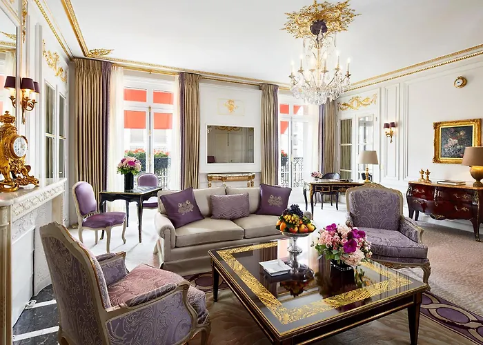 Отель Plaza Athenee - Dorchester Collection 5*