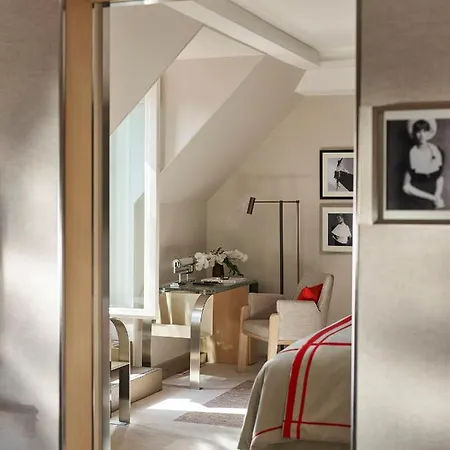 Hotel Plaza Athénée - Dorchester Collection París