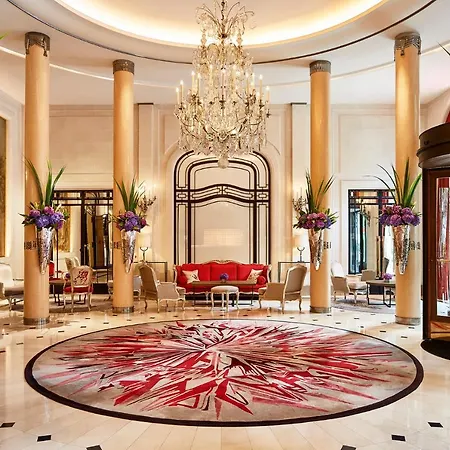 Plaza Athénée - Dorchester Collection Hotel 5*