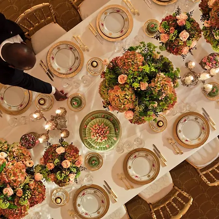 Hotel Plaza Athénée - Dorchester Collection París