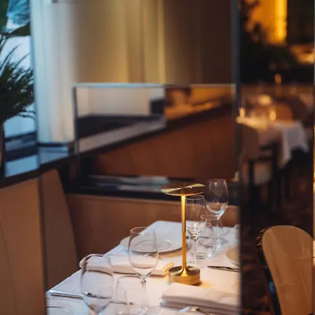 מלון Plaza Athenee - Dorchester Collection פריז