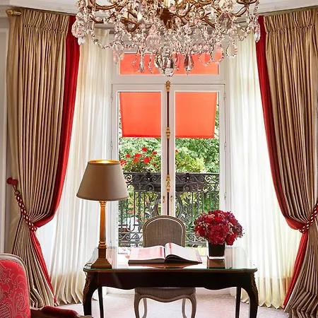 Plaza Athénée - Dorchester Collection Hotel