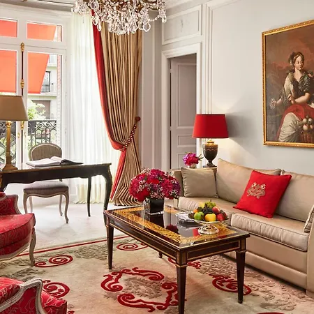 Plaza Athénée - Dorchester Collection 5* Paris
