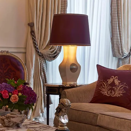 Plaza Athénée - Dorchester Collection