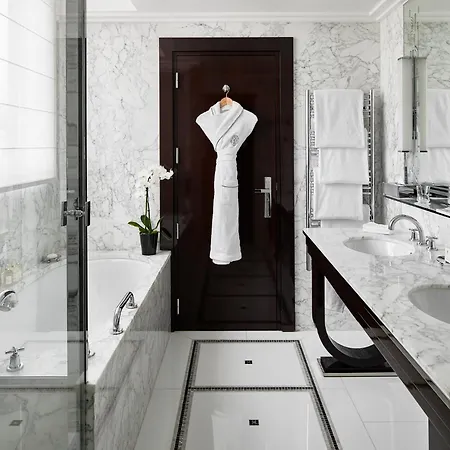 Plaza Athénée - Dorchester Collection 5*