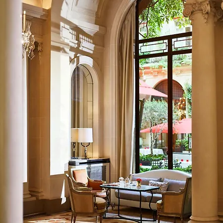 Plaza Athénée - Dorchester Collection Hotel 5*