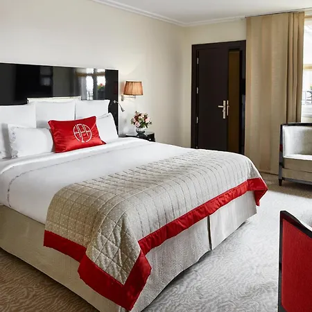 Plaza Athenee - Dorchester Collection