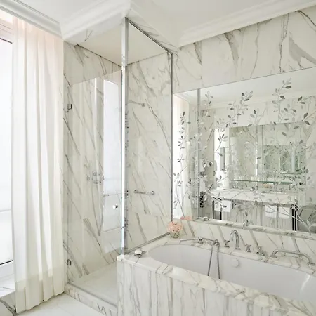 Hotel Plaza Athénée - Dorchester Collection Paris