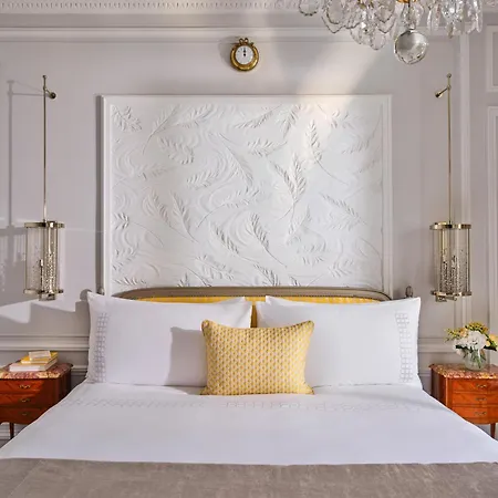 Hotel Plaza Athénée - Dorchester Collection