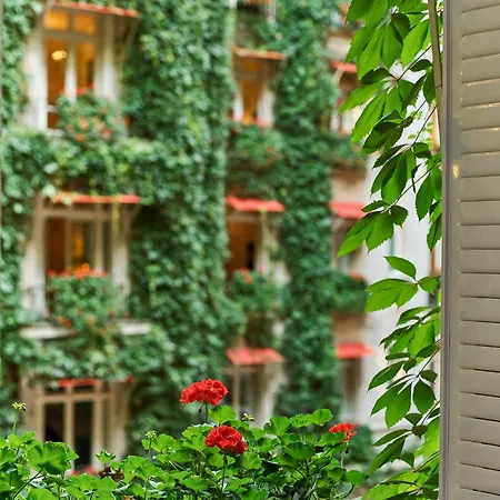 Plaza Athénée - Dorchester Collection 5*
