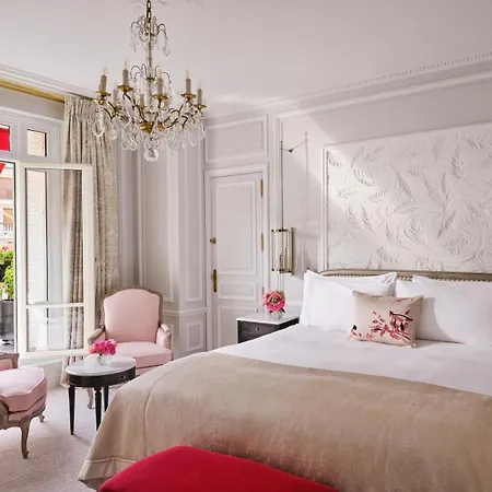 Plaza Athenee - Dorchester Collection פריז