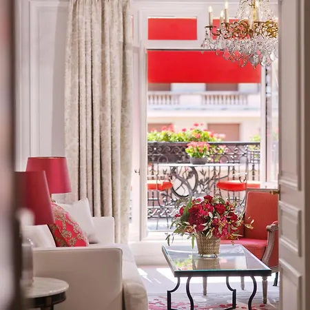 Hotel Plaza Athénée - Dorchester Collection 5*