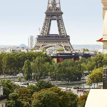 Plaza Athenee - Dorchester Collection