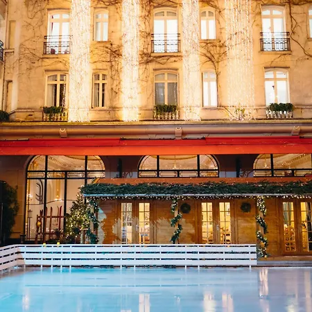 Plaza Athenee - Dorchester Collection Hotell