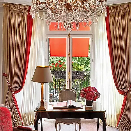 Plaza Athénée - Dorchester Collection Hotel Paris