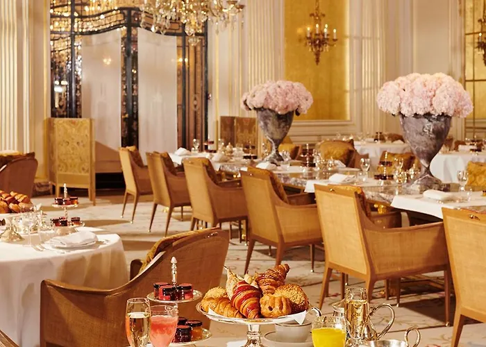 Plaza Athenee - Dorchester Collection 5* Paris