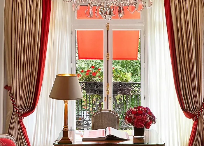 Plaza Athenee - Dorchester Collection Hotel