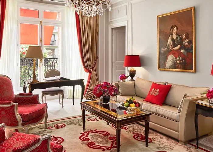 Plaza Athenee - Dorchester Collection 5* Paris