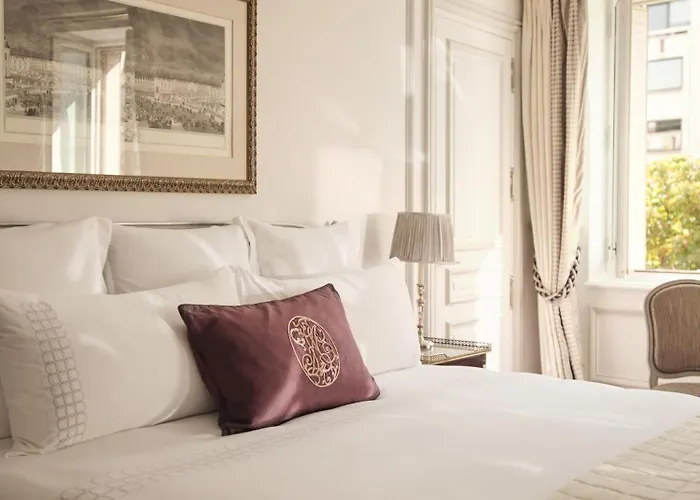 Hotel Plaza Athenee - Dorchester Collection Paris