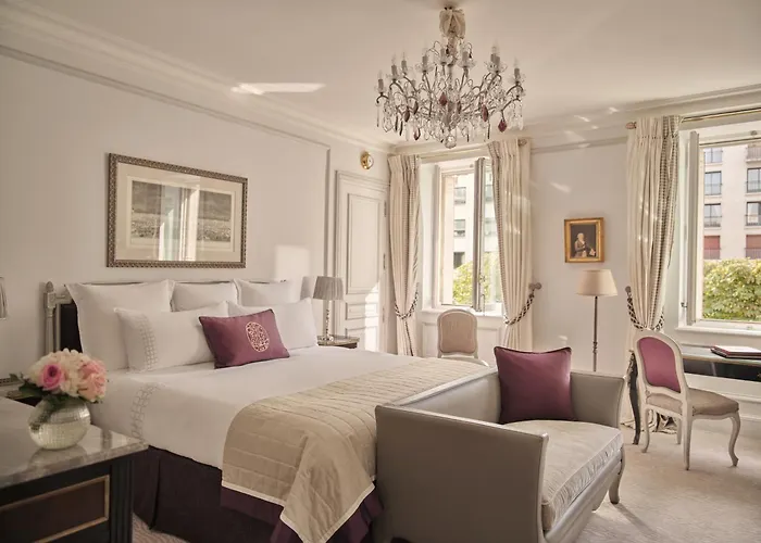 Plaza Athenee - Dorchester Collection 5* Paris