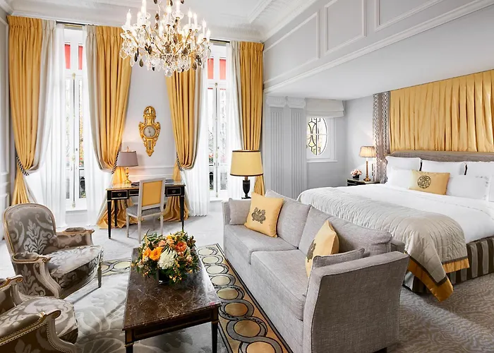 Plaza Athenee - Dorchester Collection Hotel