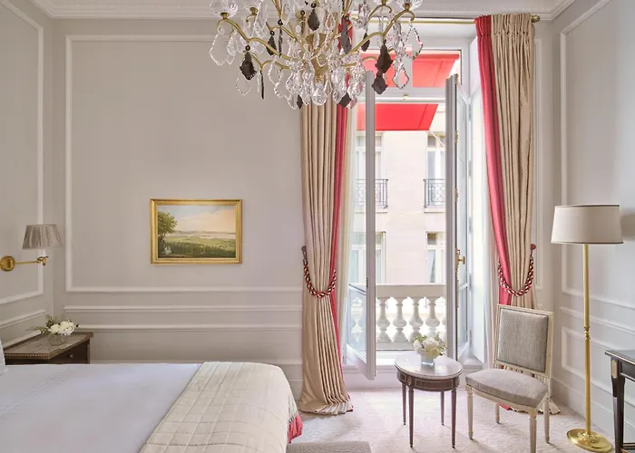 Hotel Plaza Athenee - Dorchester Collection Paris