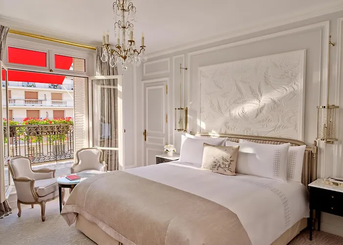 Plaza Athenee - Dorchester Collection Paris