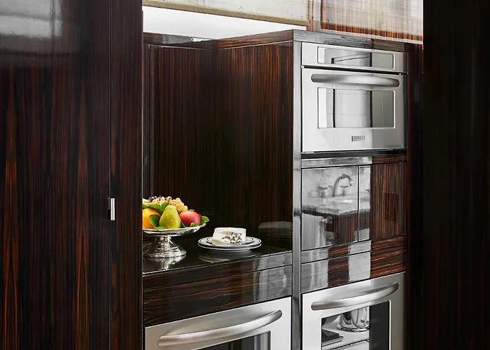 Hotel Plaza Athenee - Dorchester Collection