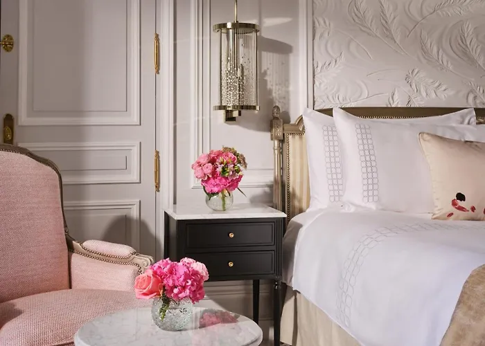 Plaza Athenee - Dorchester Collection Hotel Paris