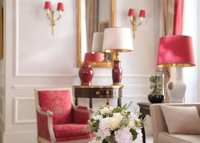 Plaza Athenee - Dorchester Collection Hotel