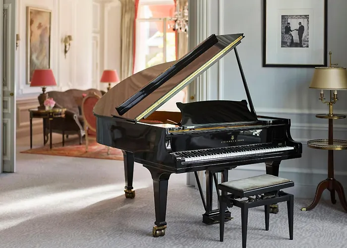 Plaza Athenee - Dorchester Collection 5* Paris