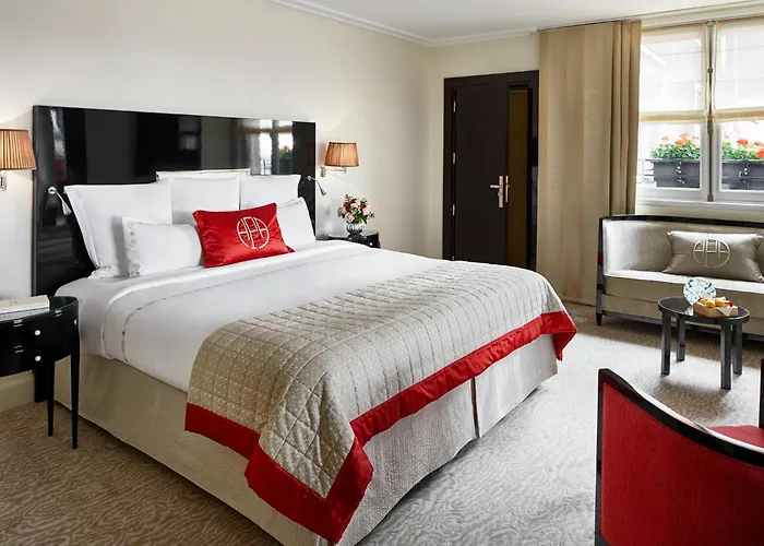 Plaza Athenee - Dorchester Collection