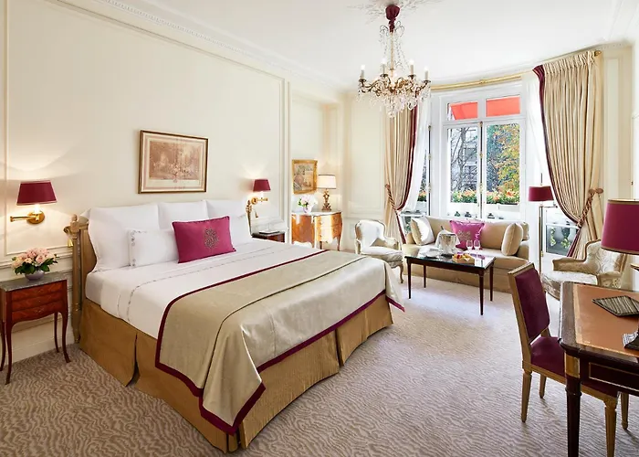 Hotel Plaza Athenee - Dorchester Collection 5*