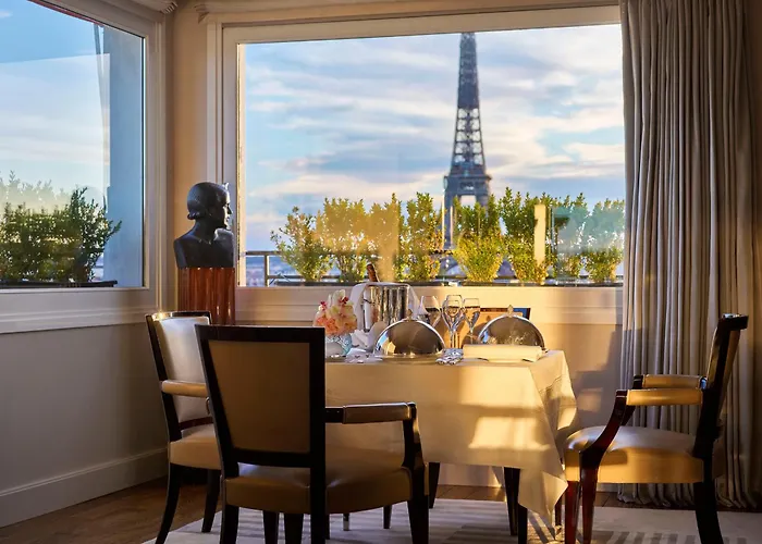 Plaza Athenee - Dorchester Collection Hotel Paris