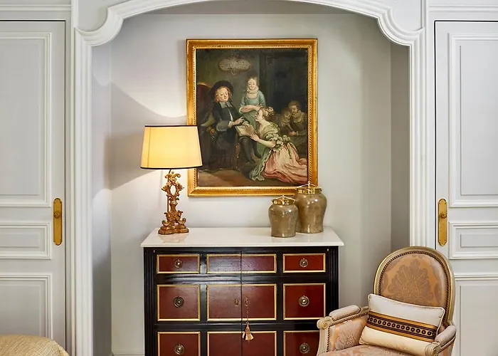 Plaza Athenee - Dorchester Collection Paris