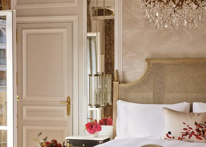 Plaza Athenee - Dorchester Collection Hotel