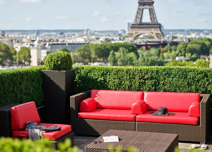 Plaza Athenee - Dorchester Collection Hotel Paris